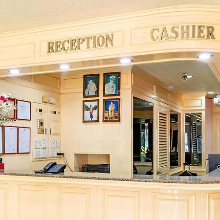 Woodlands Inn Hotel Бангкок Экстерьер фото