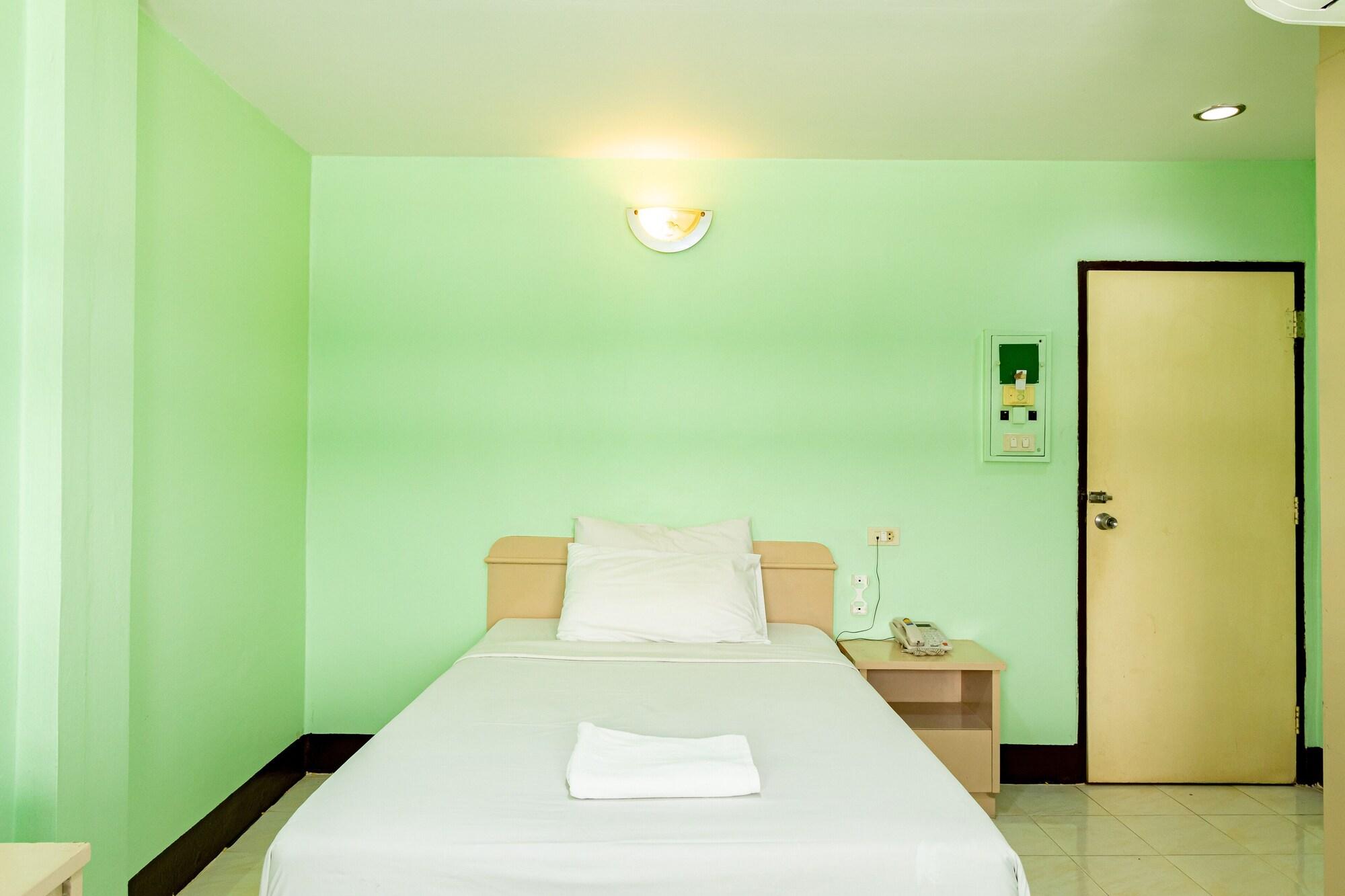 Woodlands Inn Hotel Бангкок Экстерьер фото