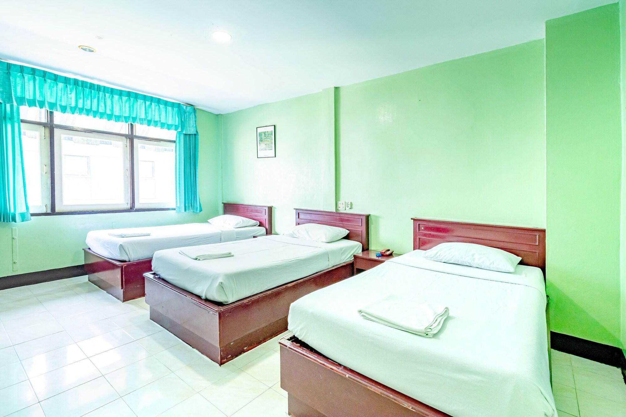 Woodlands Inn Hotel Бангкок Экстерьер фото