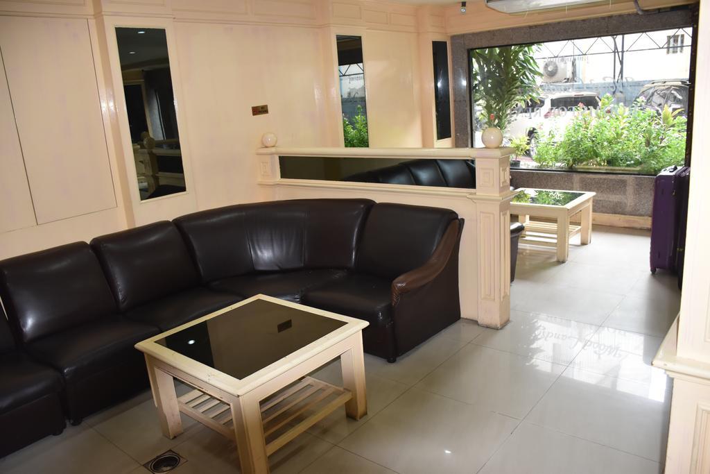 Woodlands Inn Hotel Бангкок Экстерьер фото