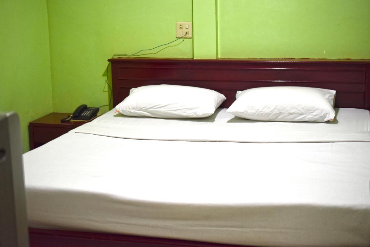 Woodlands Inn Hotel Бангкок Экстерьер фото